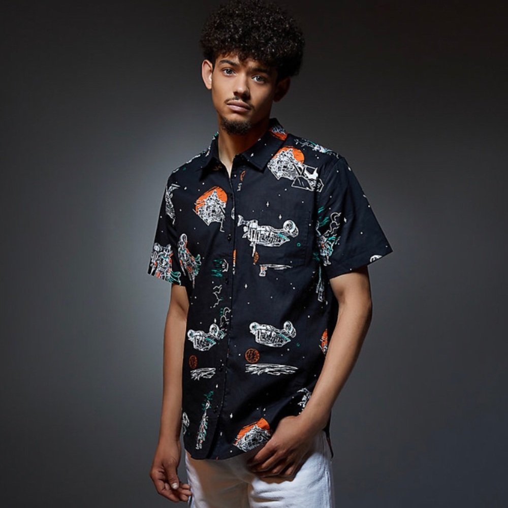 [SOLD] Star Wars The Mandalorian Icons Woven Button-Up Her Universe Exclusive